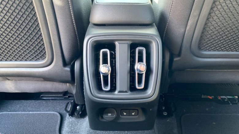 Volvo XC40 2.0 B3P Plus Dark 5dr Auto Petrol Estate